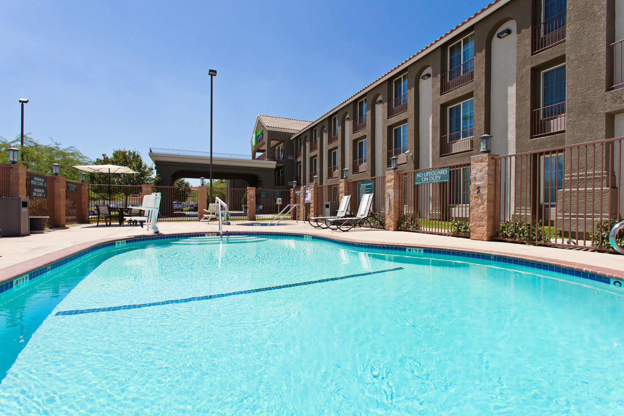 Holiday Inn Express Lancaster By Ihg Zewnętrze zdjęcie